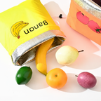 Gul isolerad bananpåse med synligt innerfoder