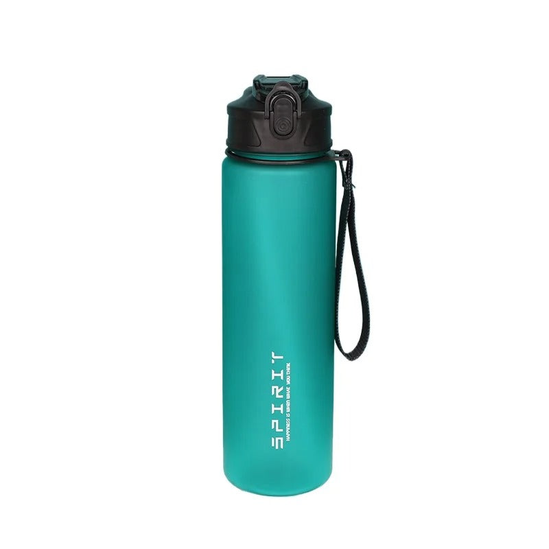 Grön sportflaska 750 ml med dricklock och handledsrem