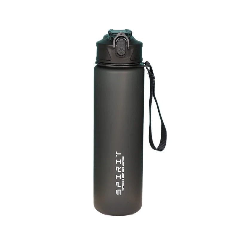 Svart sportflaska 750 ml med dricklock och handledsrem